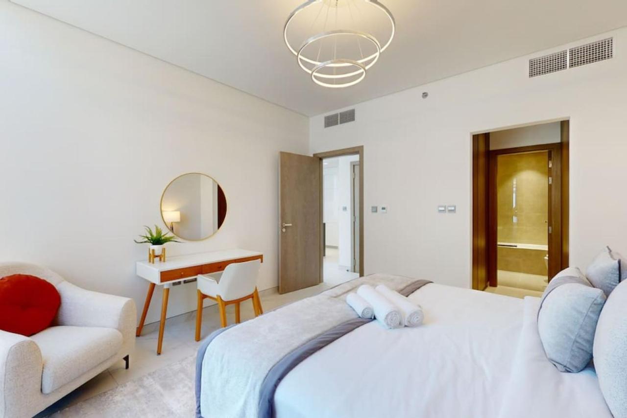 21 - Vibrant One Bedroom Apartment *